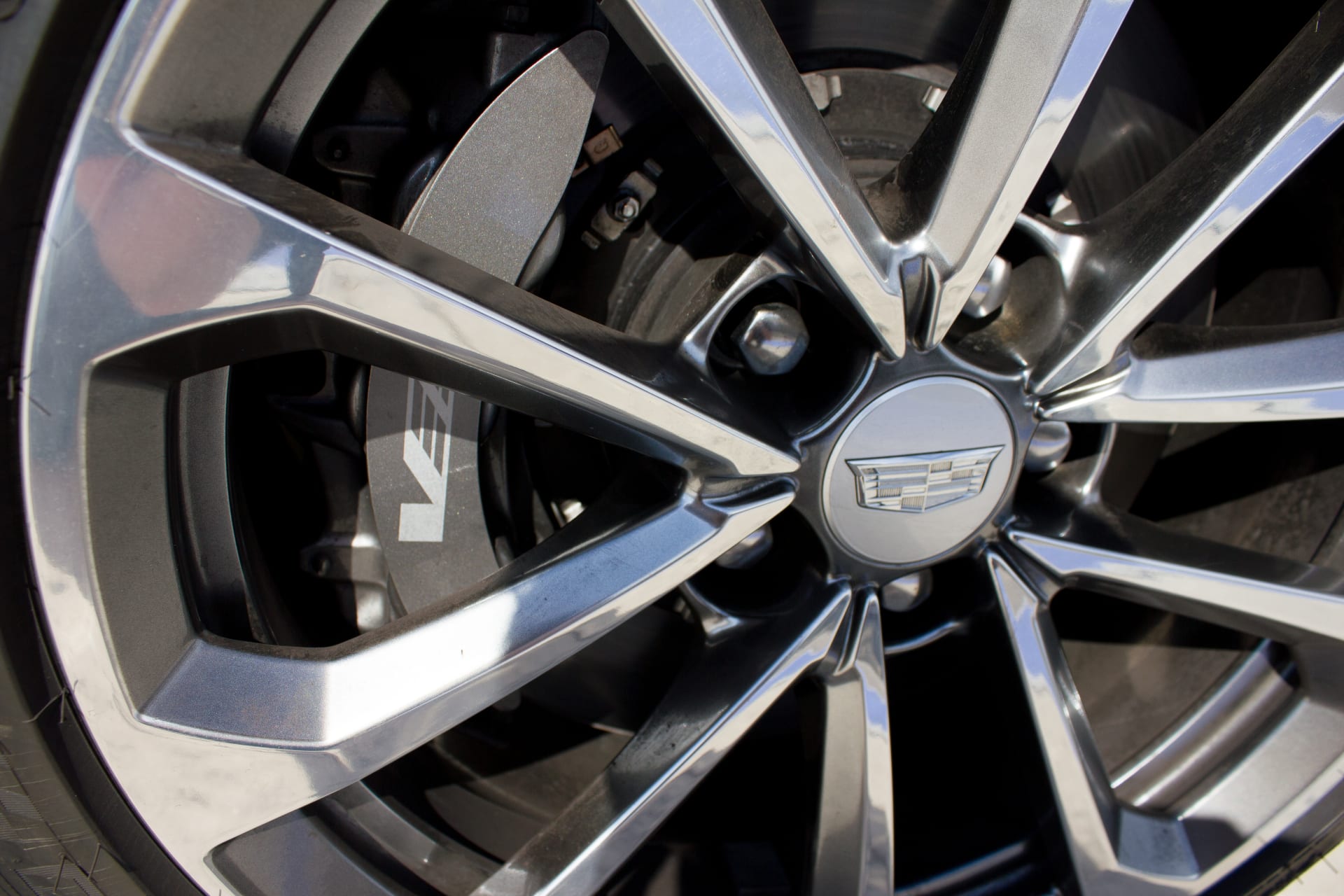15Cadillac_ATS-V_JB_22.jpg