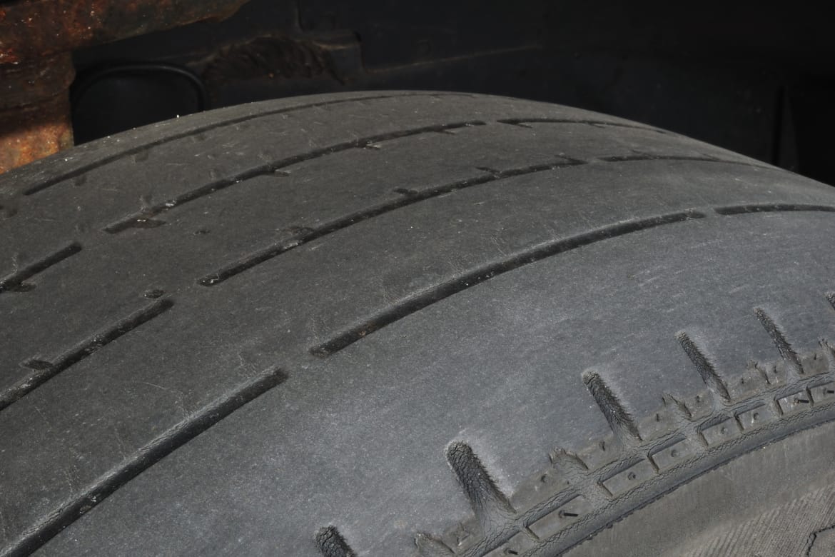 Worn_tire_Zoonar_RF_Zoonar_Thinkstock.jpg