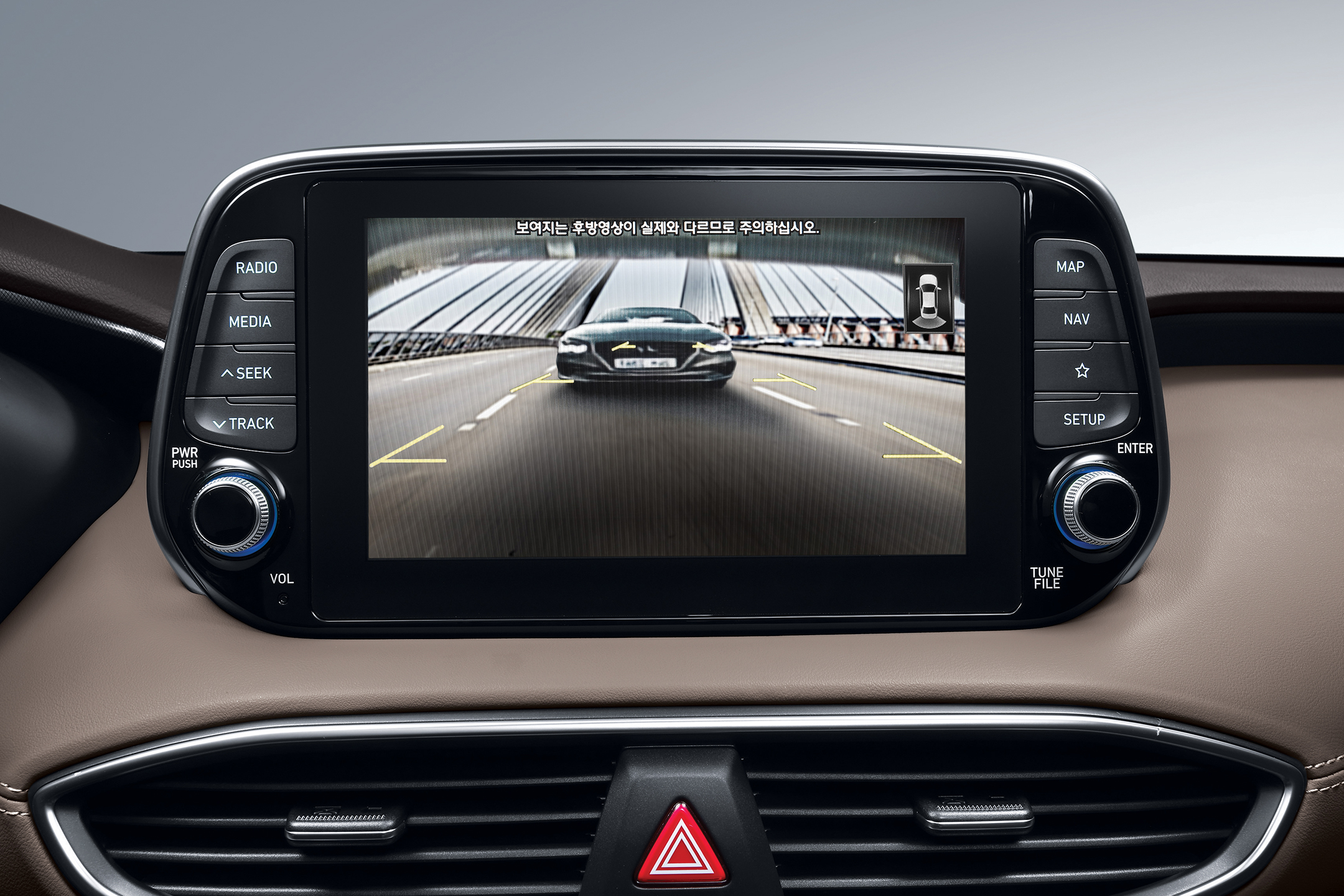 20-Hyundai-Santa-Fe-Blindspot-Monitor