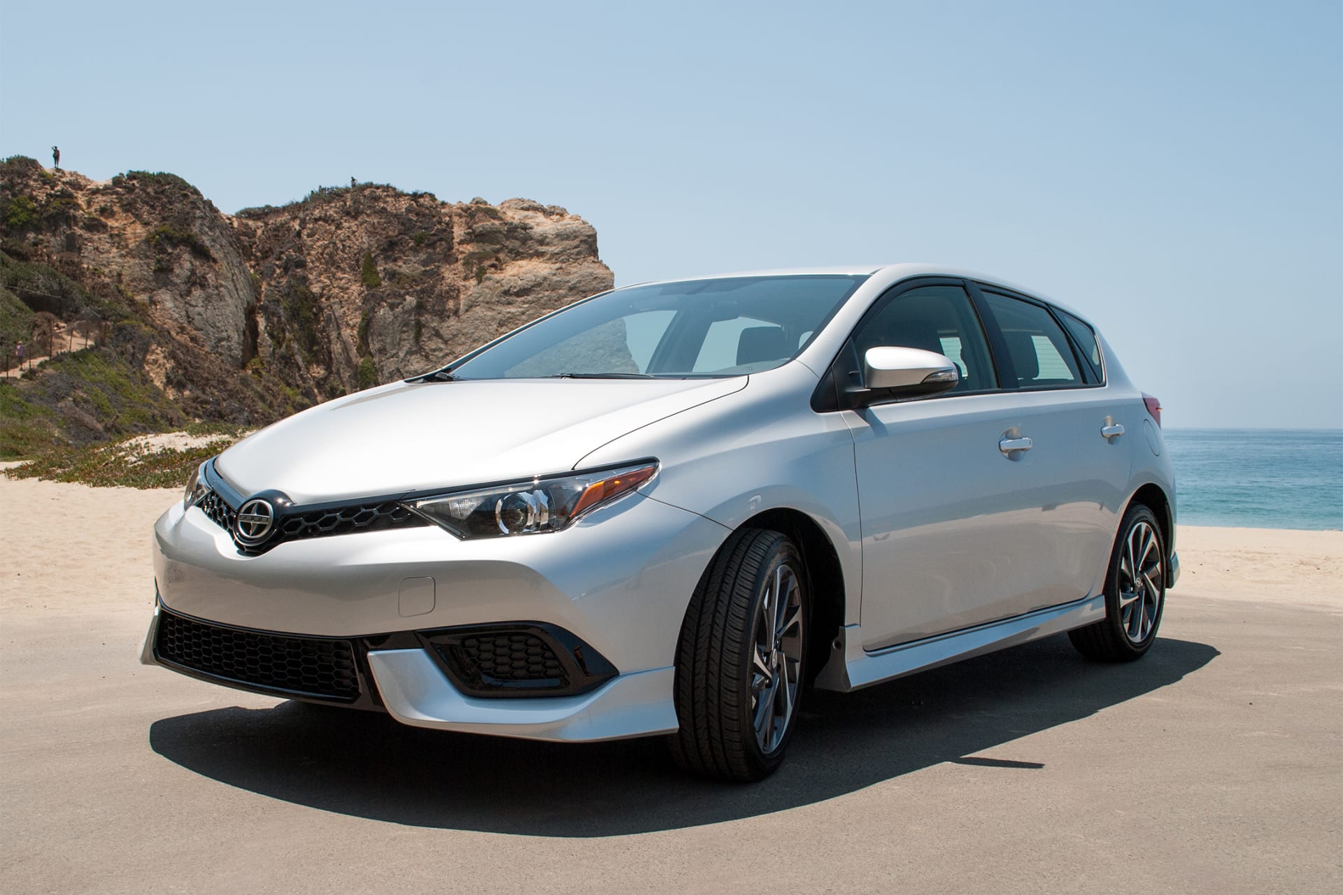 16_Scion_iM_BW_1.jpg