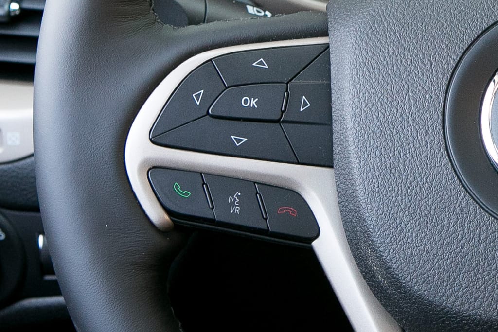 14_Jeep_Cherokee_ES_VR.jpg