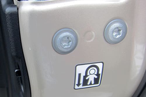 Use Child Safety Locks To Keep Kids Safer In Car News Cars Com