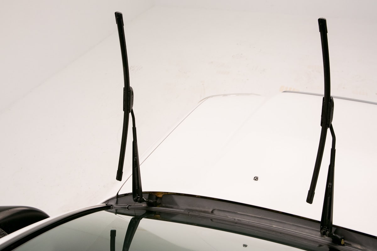 131031_WiperBladeInstall_ES_wipers_upright.jpg