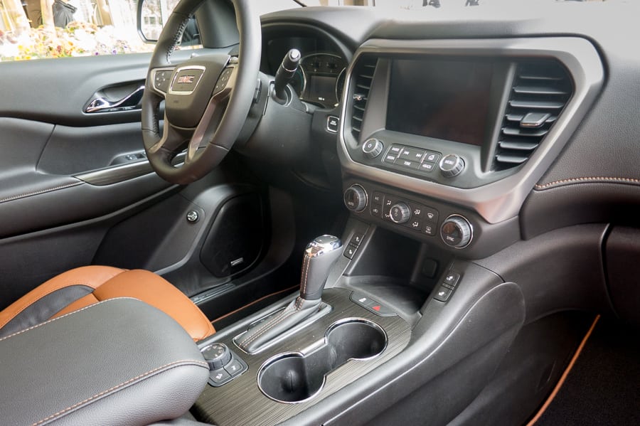 17GMC_Acadia_FM_22.jpg