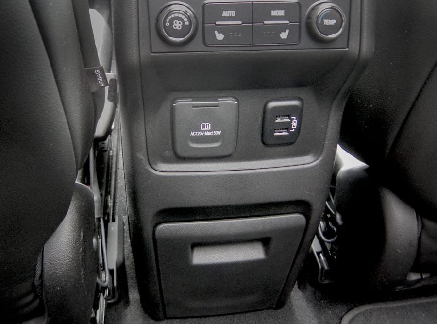 17GMC_Acadia_FM_09.jpg