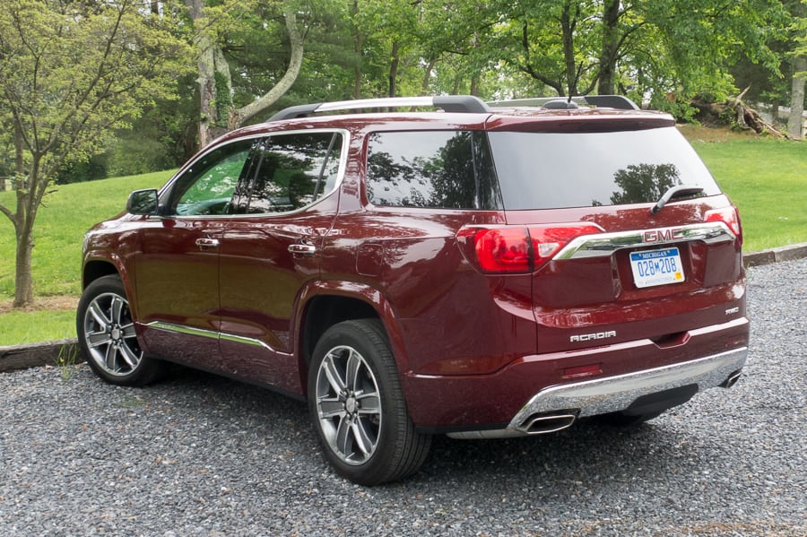 17GMC_Acadia_FM_03.jpg