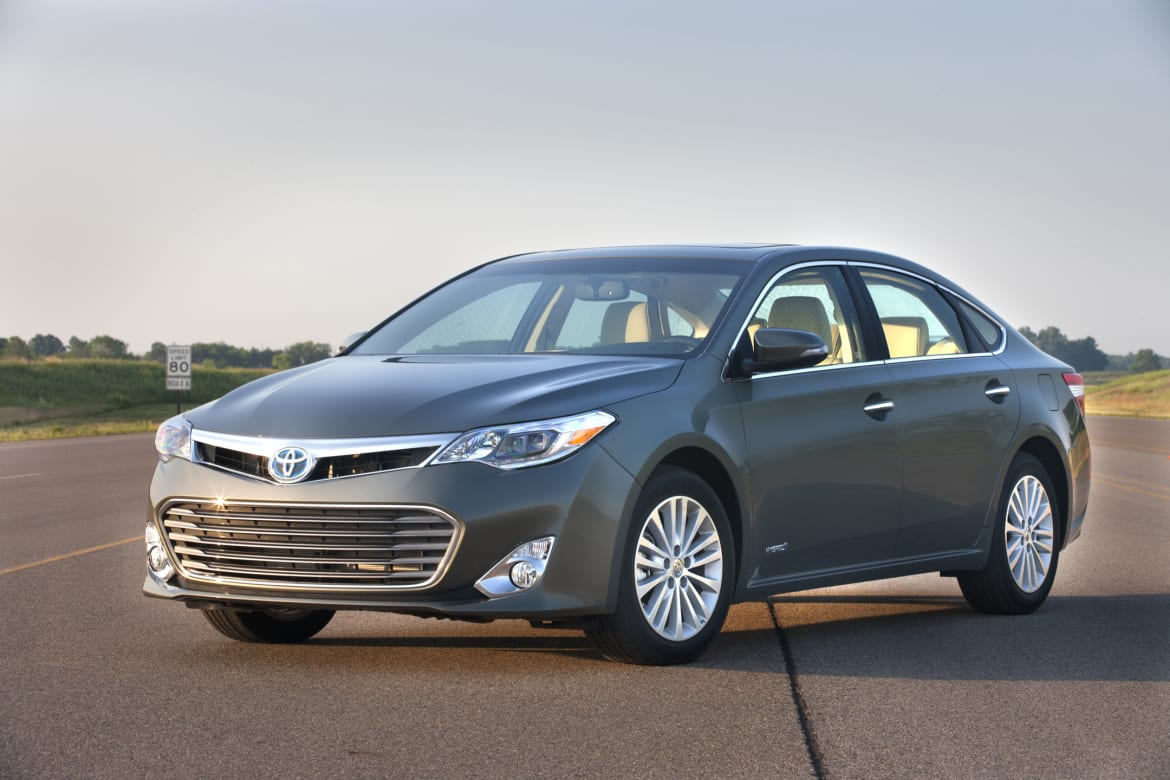 16Toyota_Avalon-Hybrid_OEM.jpg