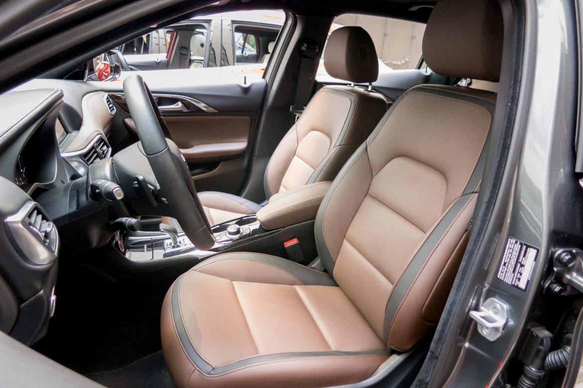 17Infiniti_QX30_FD_KM_06.jpg