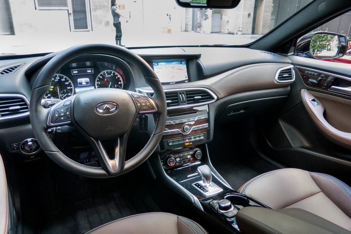 17Infiniti_QX30_FD_KM_05.jpg