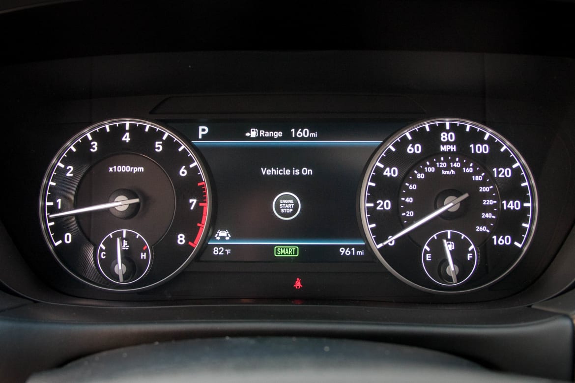 17Genesis_G90_FD_BW_16.jpg