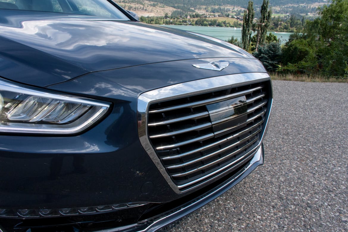 17Genesis_G90_FD_BW_04.jpg