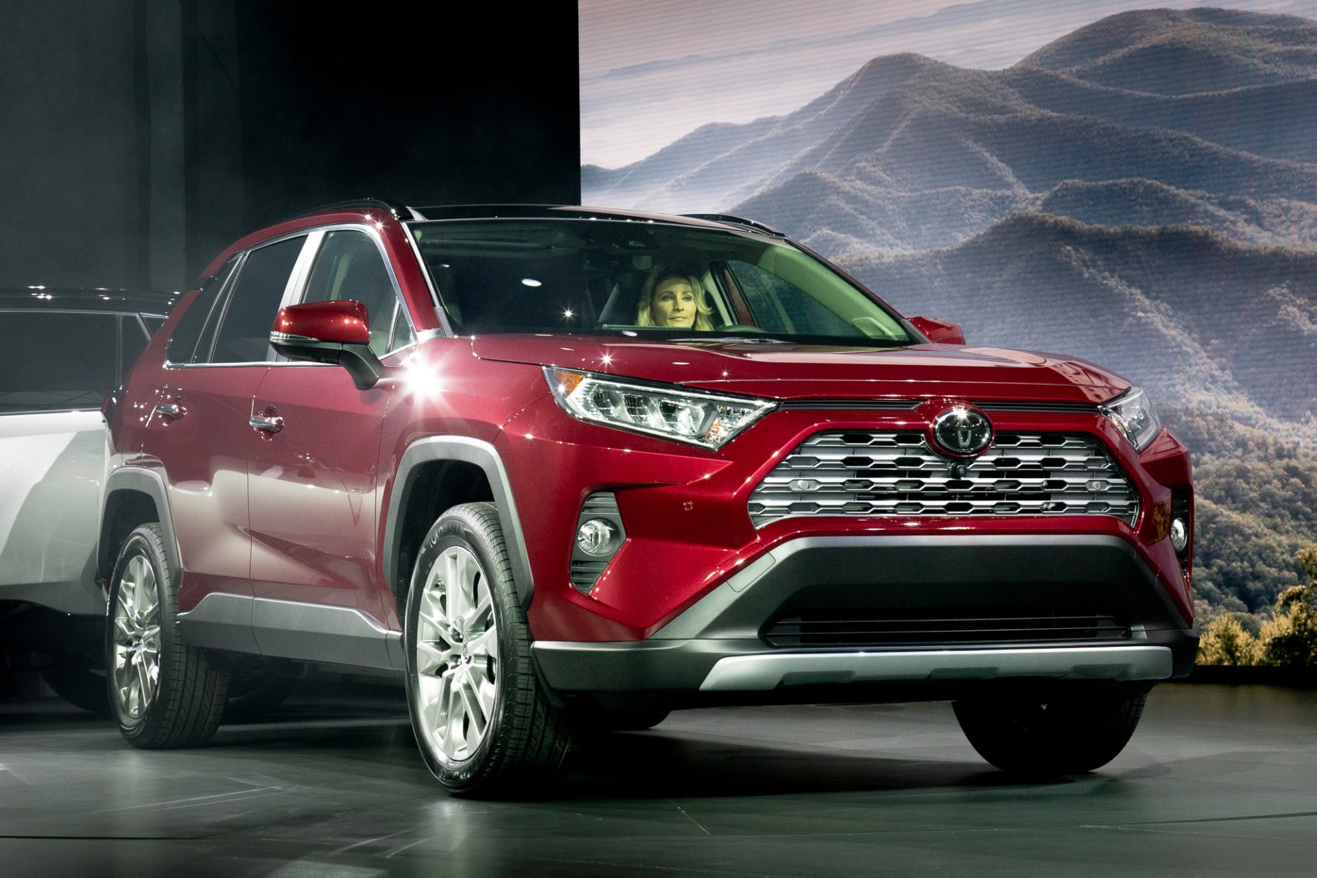 08-toyota-rav4-2019-cl.jpg