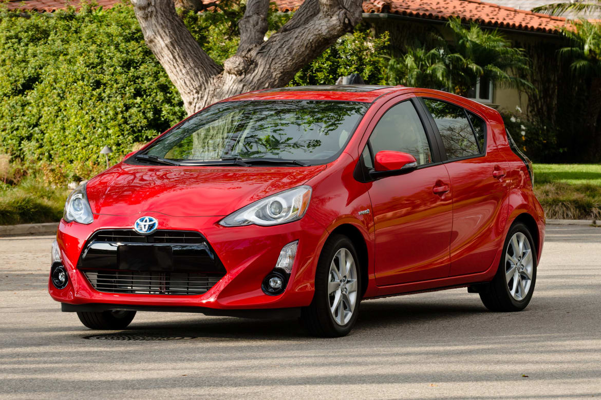 16Toyota_Prius_c_OEM_Awards.jpg