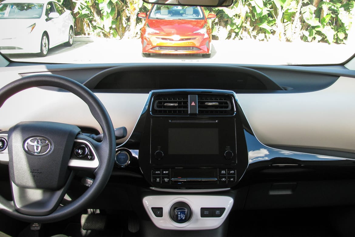 16Toyota_Prius_WJ_6.jpg
