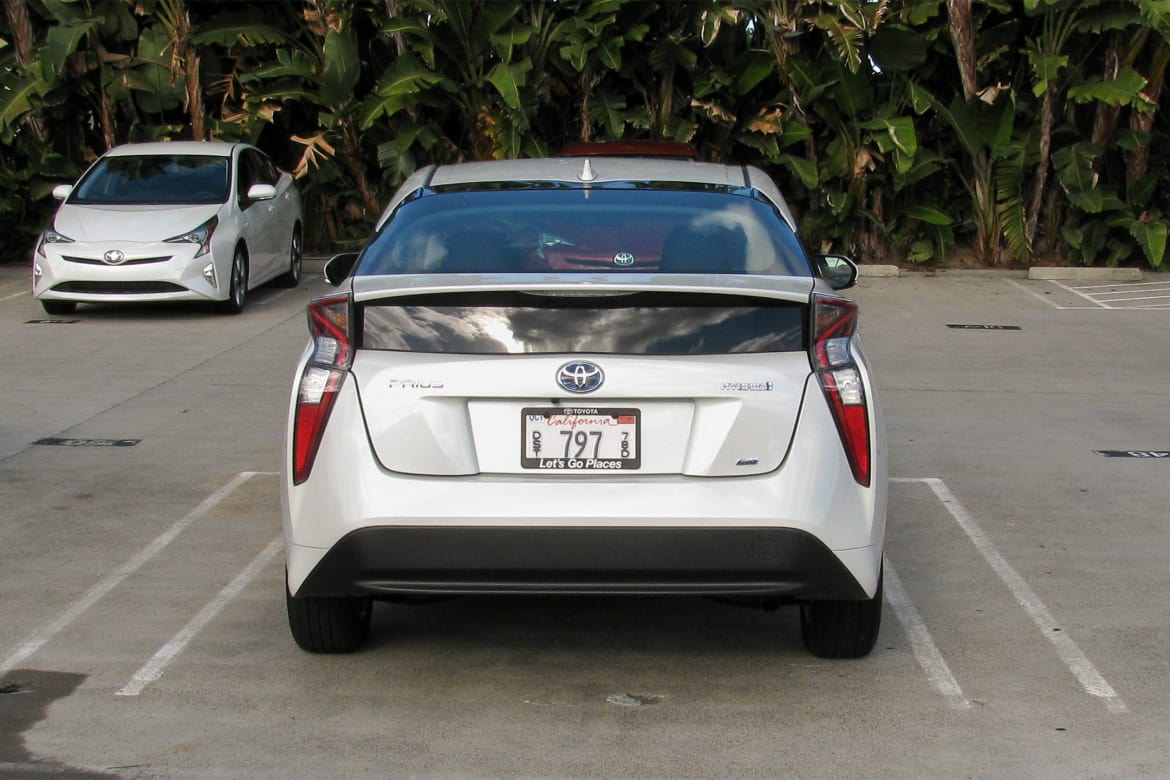 16Toyota_Prius_WJ_5.jpg