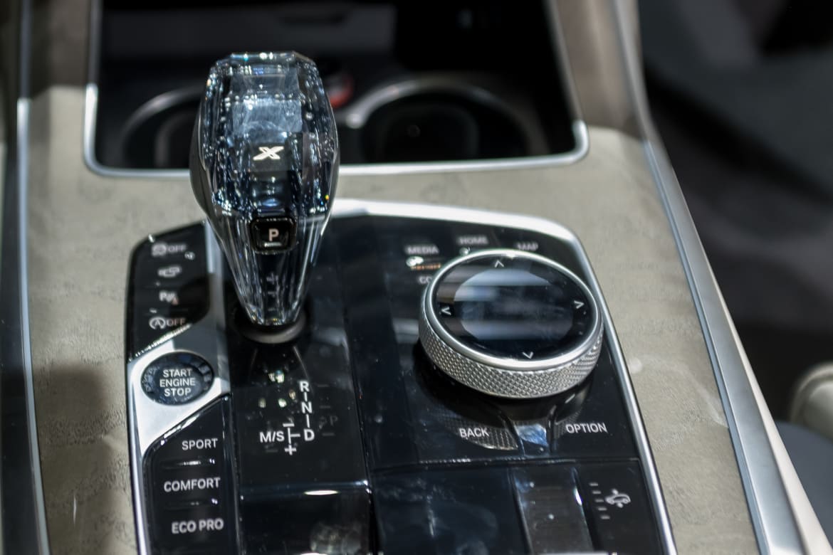 05-bmw-x7-2019.jpg