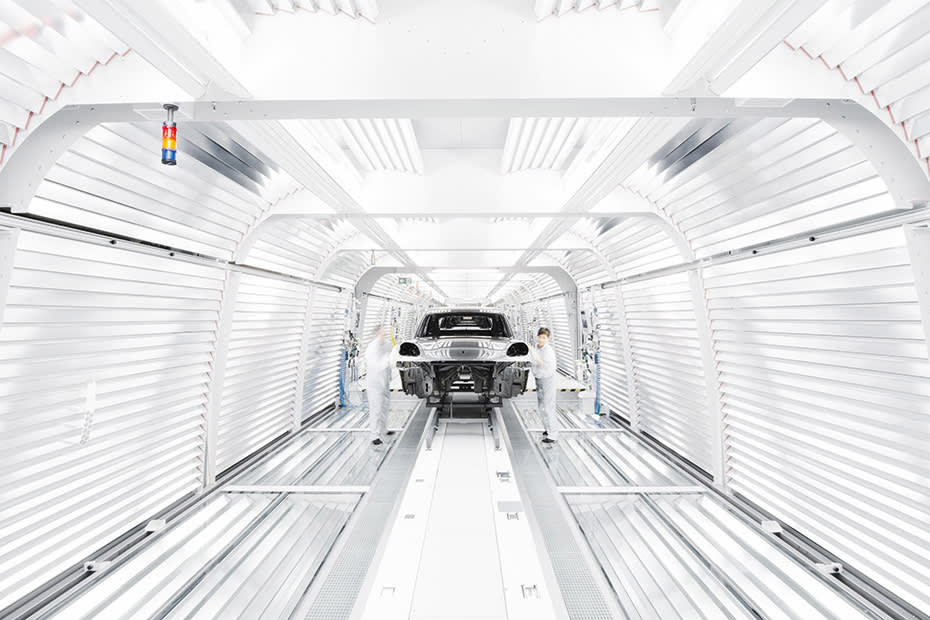 205040_macan_paint_shop_leipzig_2014_porsche_ag copy.jpg