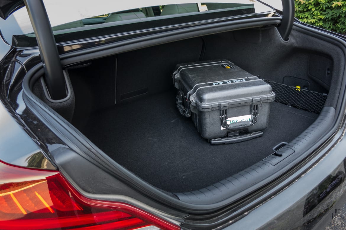 18-genesis-g70-2019-interior--trunk.jpg