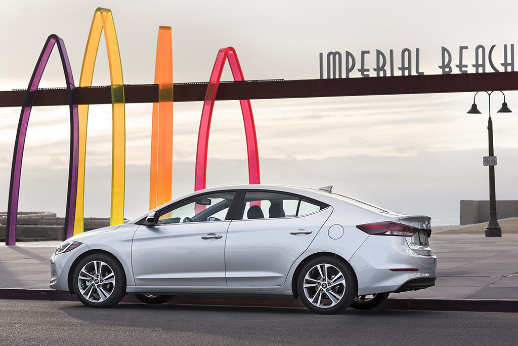 Elantra_02.jpg