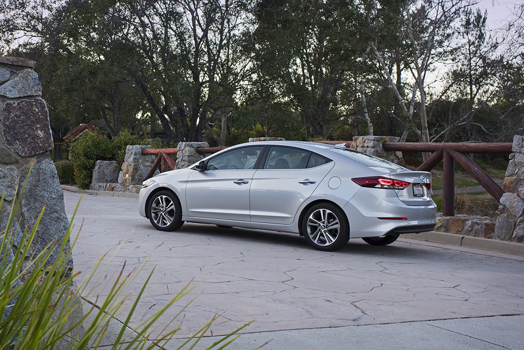 Elantra_07.jpg