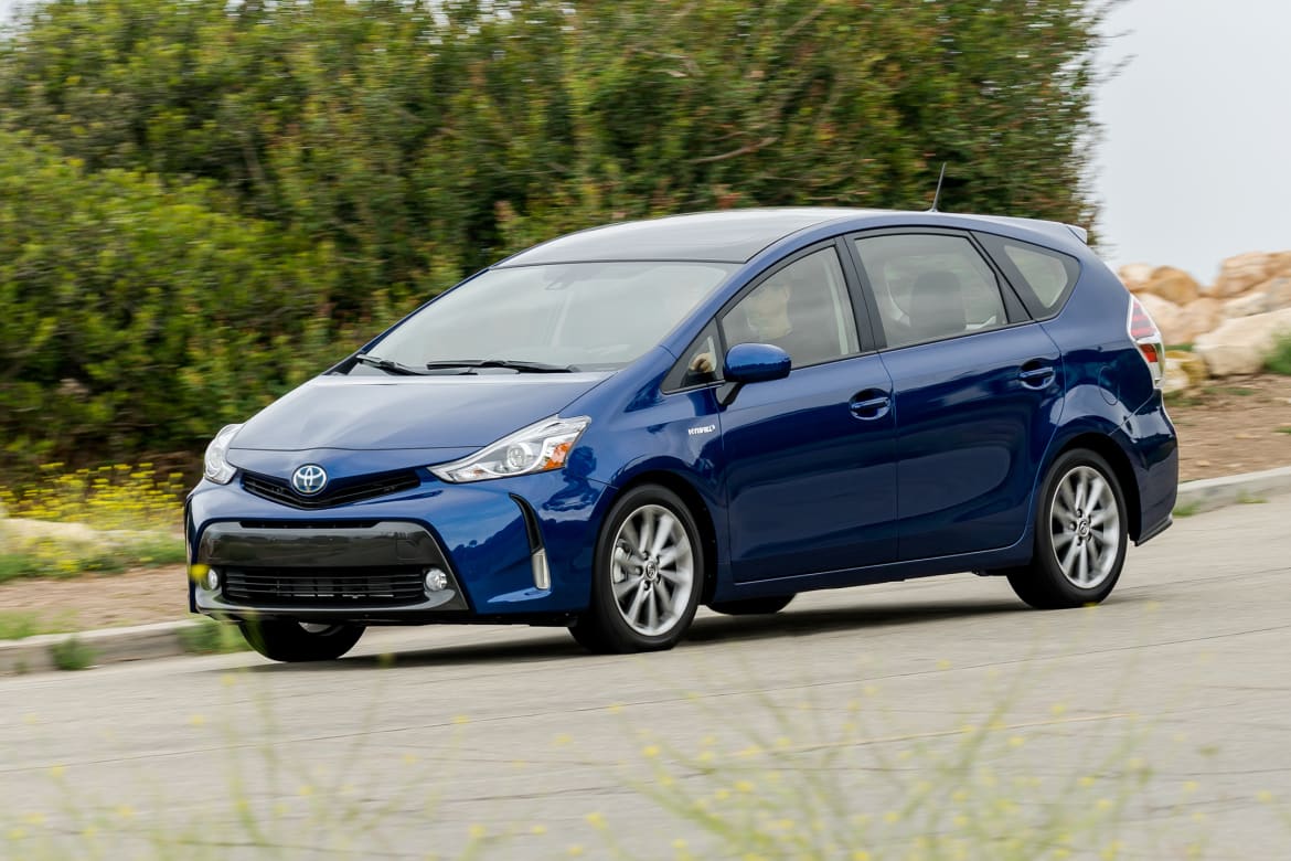 16Toyota_Prius-V_OEM.jpg