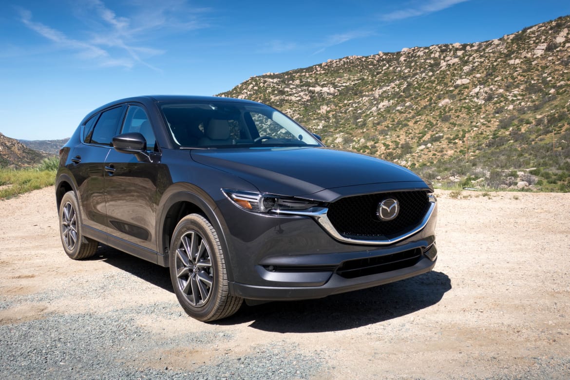 17Mazda_CX-5_BW_02.jpg