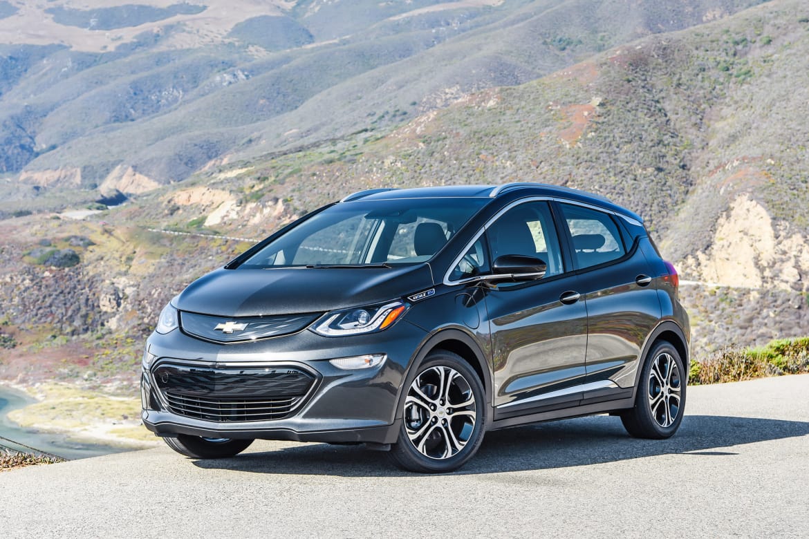 2000px-2018-Chevrolet-BoltEV-006-OEM.jpg