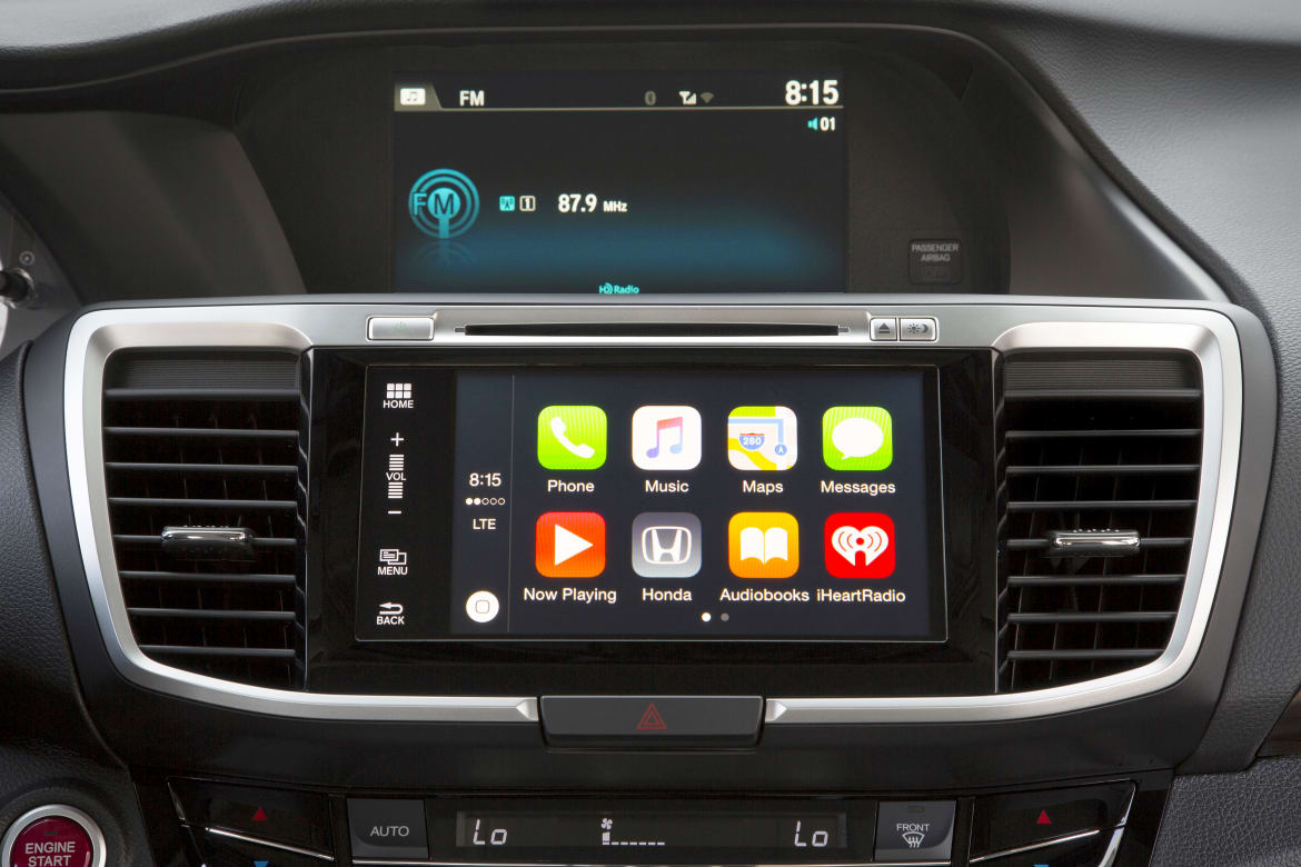 2017_Honda_Accord_CarPlay_3.2_OEM.jpg