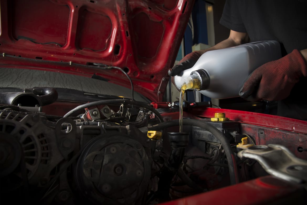 OilChange1-LeventKonuk-iStock-Thinkstock copy.jpg