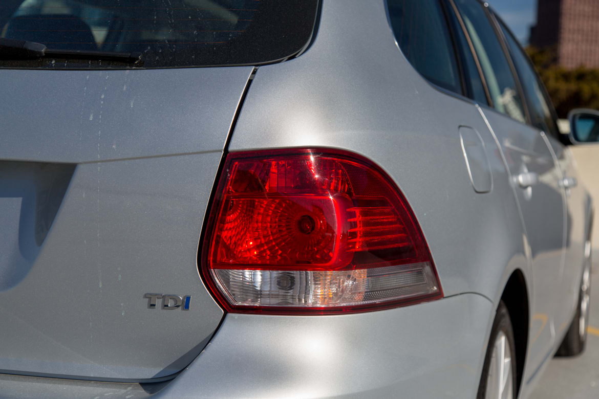 13Volkswagen_Jetta-SportWagen-TDI_AC_15.jpg