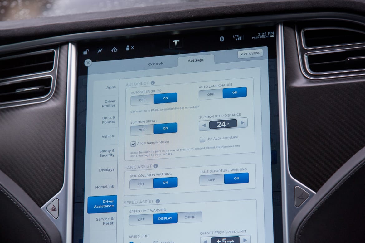 16Tesla_ModelS_AutopilotDemo_ES_08.jpg
