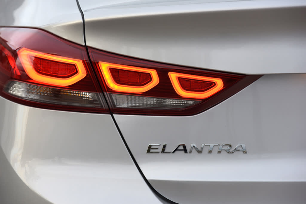 17_Elantra_MFR.jpg